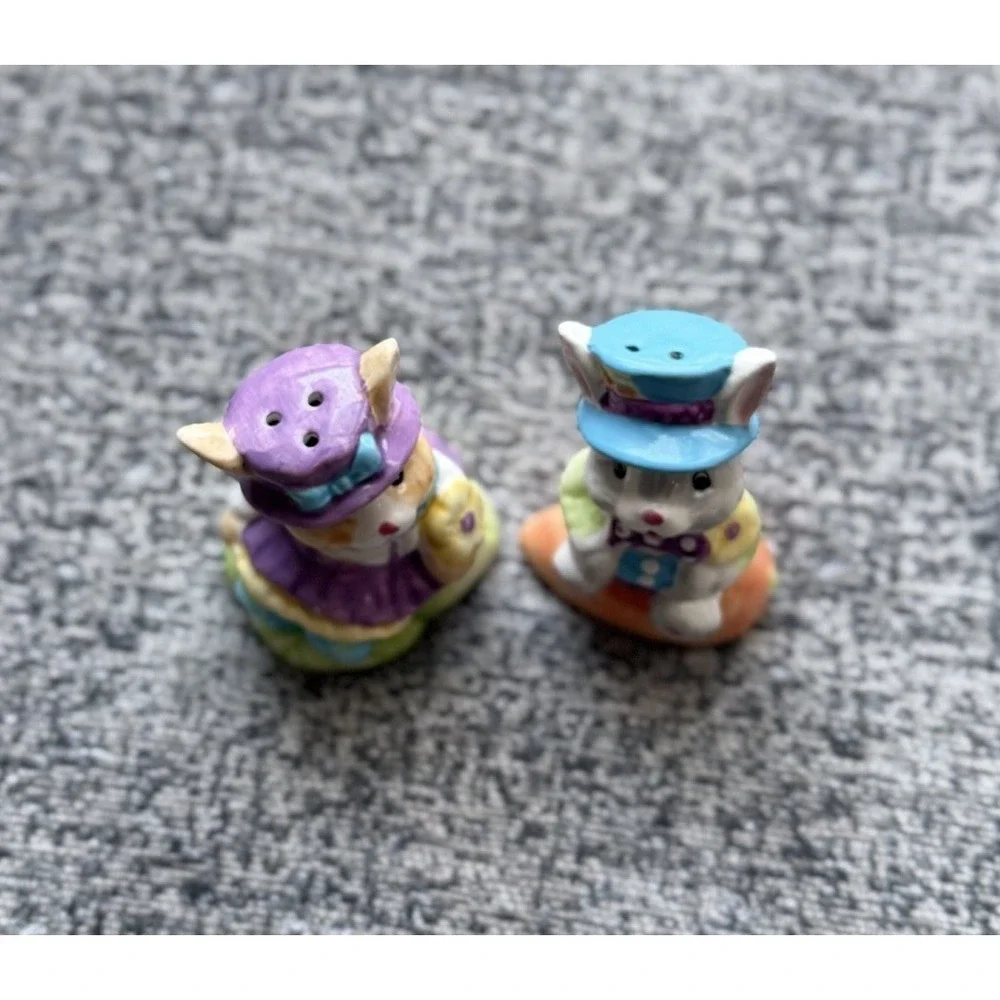 Easter Bunnies Salt Pepper Shakers Vintage WCL 4